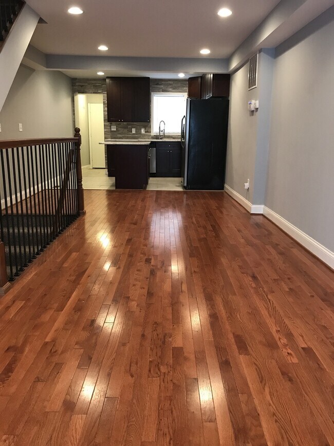 Foto del edificio - Charming 2 Bedroom/2.5 Bathroom Townhome in Highlandtown, MD!