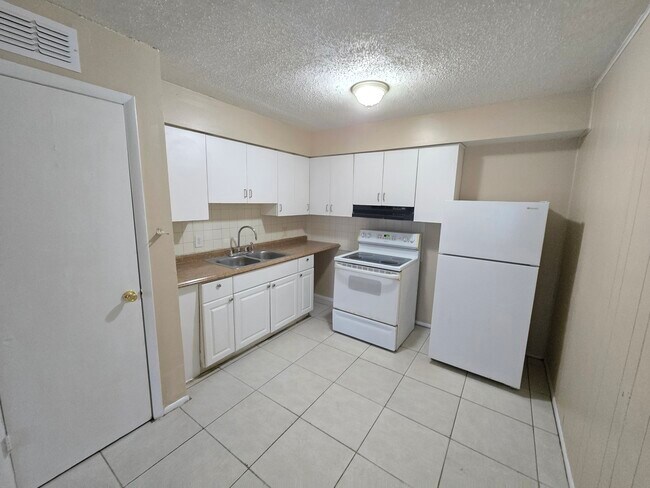 Foto del edificio - 9415 Goldenrod Rd