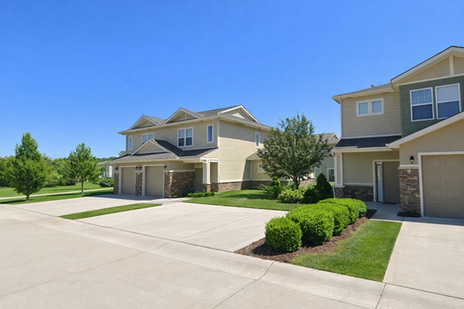 Foto principal - Chapel Ridge Townhomes