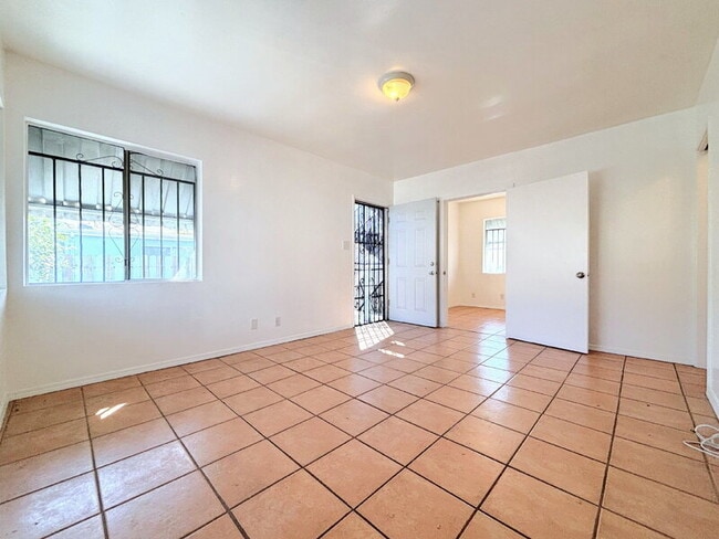 Building Photo - 645 S Bonnie Beach Pl