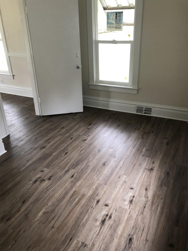 Foto del edificio - 3029 Gideon Ave