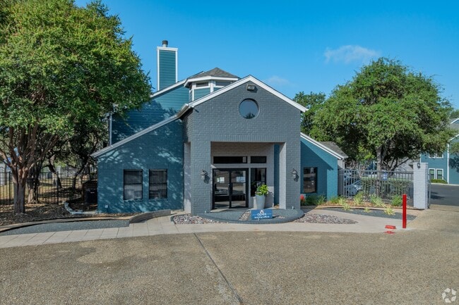 Building Photo - Apex Apartments