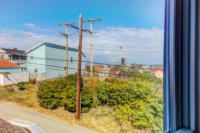 Building Photo - Awesome building with 2 great apartments in the South Side Slopes/Allentown