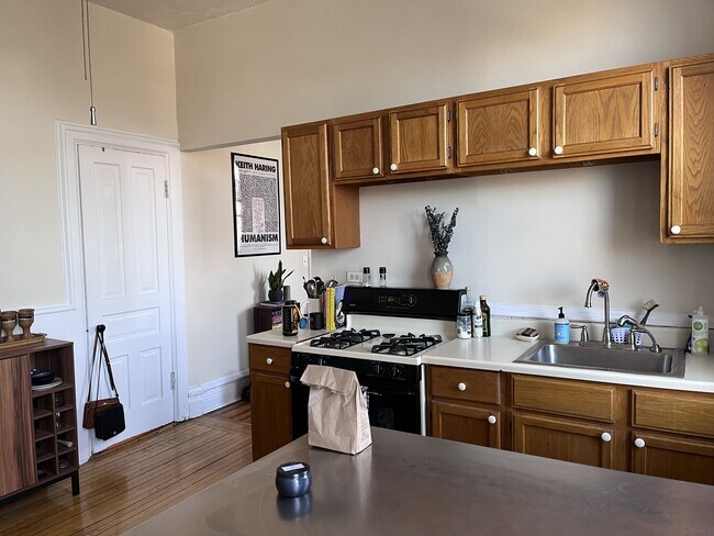 Foto del edificio - 2164 N Claremont Ave