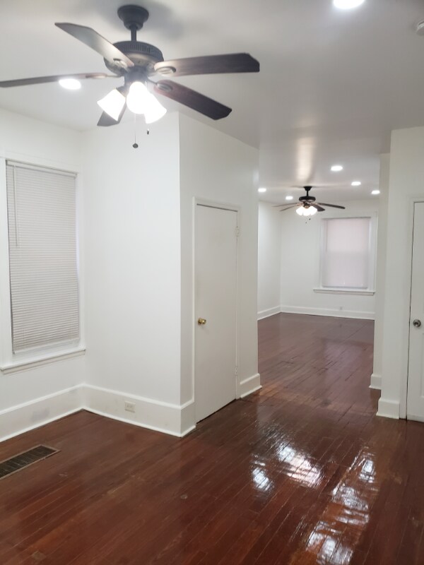 Building Photo - 327 W School House Ln