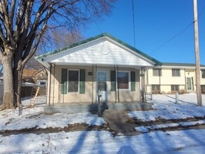 404 E Phoenix Ave