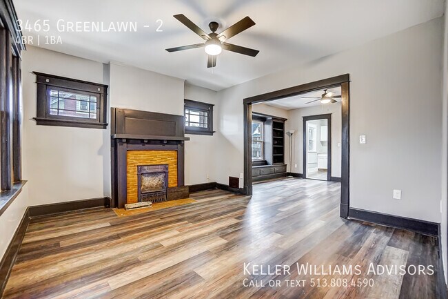 Foto del edificio - Spacious 4BR in 2 family