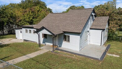 Building Photo - 2765 Sunset Ave