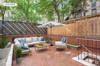 Building Photo - 250 W 74th St