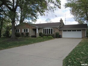 Building Photo - 233 Manor Dr