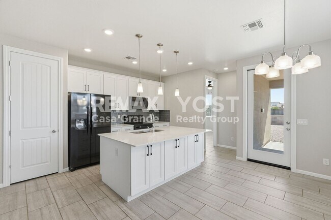 Foto del edificio - Modern Single-Level Home with Designer Finishes & Open Concept Living