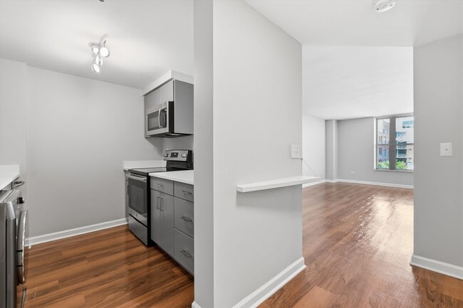 Building Photo - Evanston Place