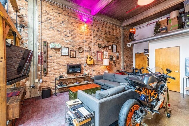 Building Photo - 659 Auburn Ave NE