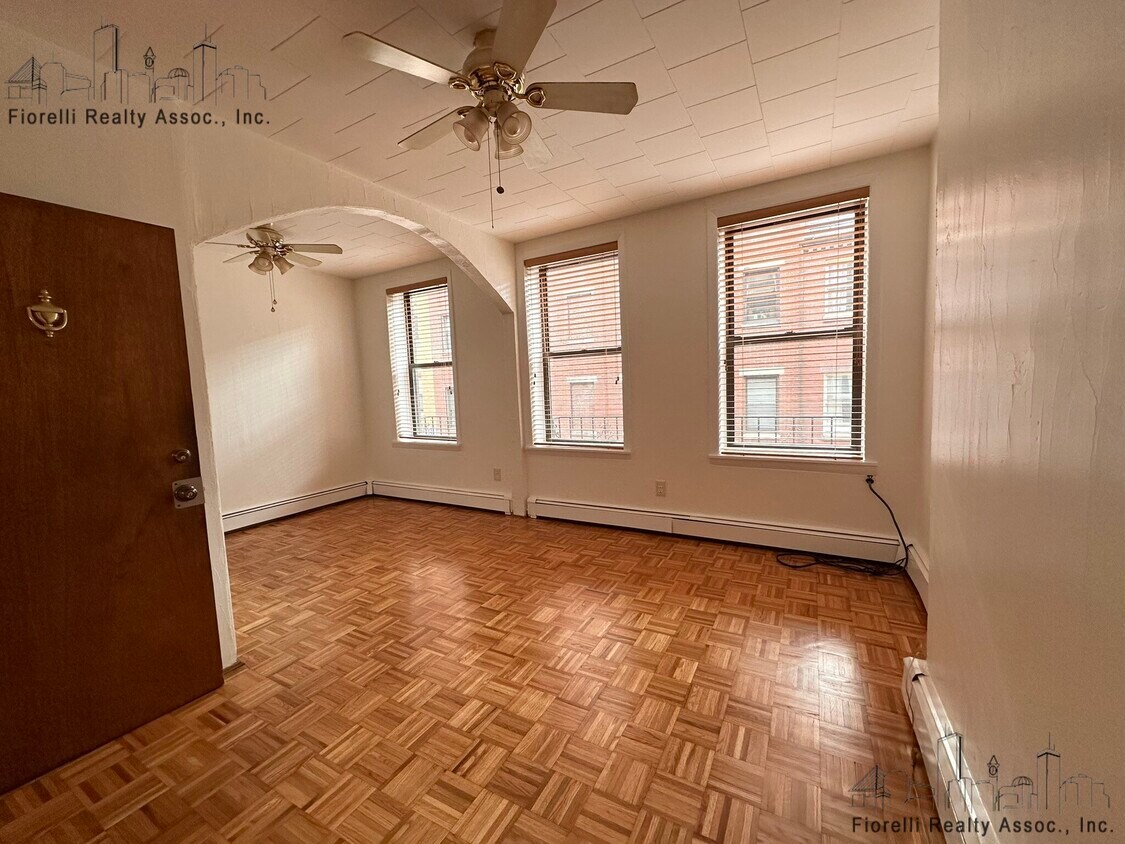 Foto principal - 184 Salem St