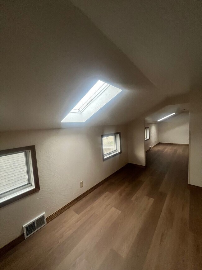 Foto del edificio - 346 E 2nd St