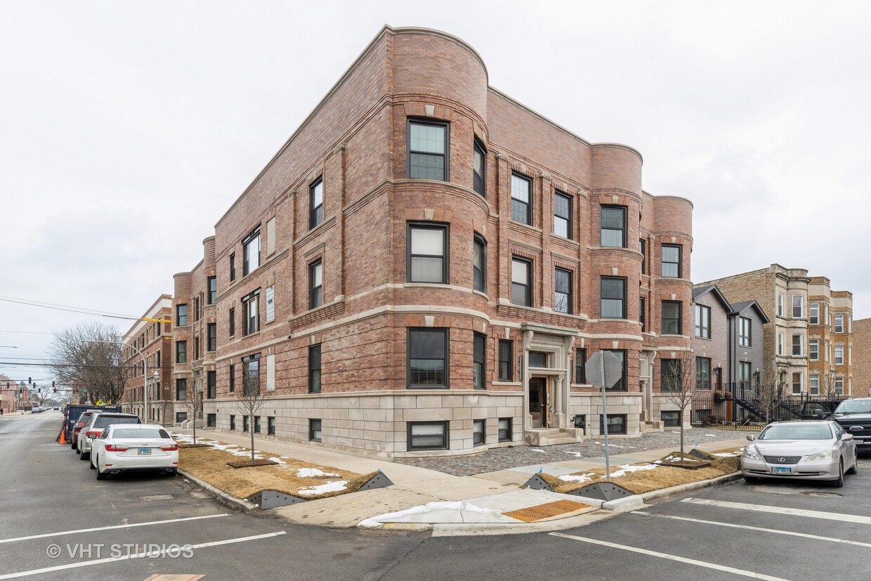 Primary Photo - 4501 S Calumet Ave