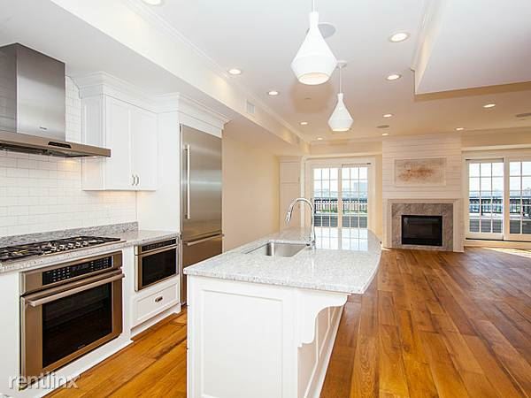 Foto principal - 380 Bunker Hill St