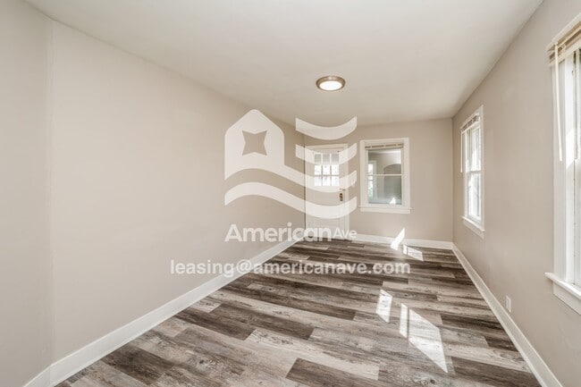 Building Photo - 709 W Broad St