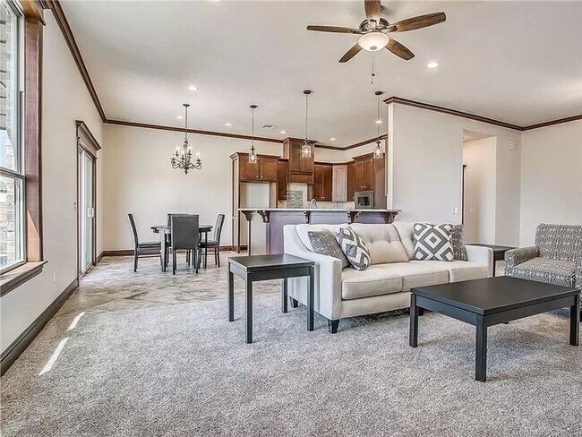 Foto del edificio - Fantastic 3/2 Gated Neighborhood Choctaw S...