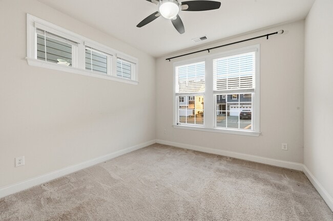 Building Photo - 829 Summit Crest Ct