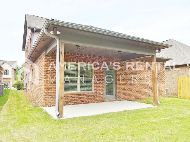 Building Photo - Gorgeous 2 -Story Home for Rent in Lake Cy...