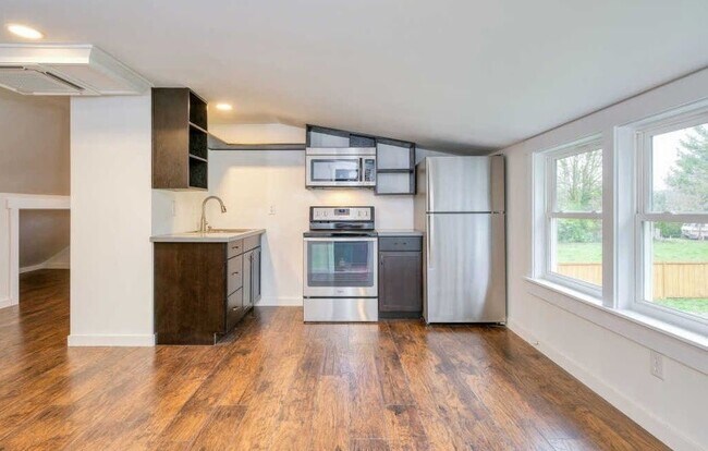 Foto del edificio - Modern & Spacious Studio – Stylish Upgrade...