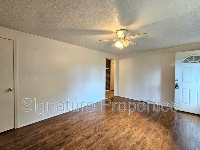 Foto del edificio - 15069 Campbells Mill Dr