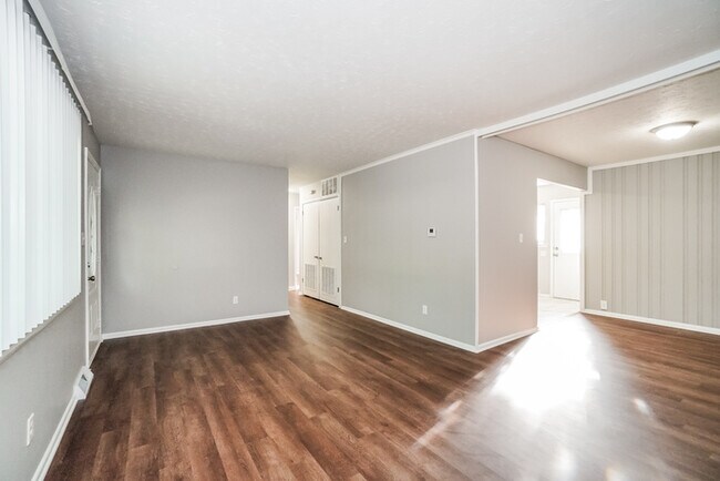Foto del edificio - 1408 Lillian Ln