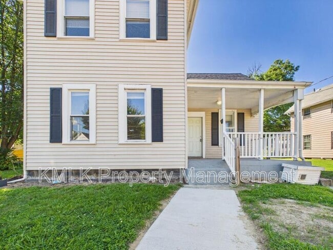 Building Photo - 428 Allyn St
