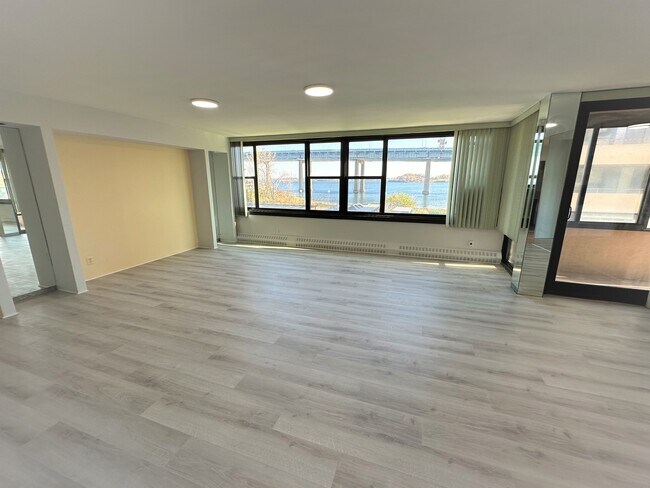 Foto del edificio - 16801 12th Ave