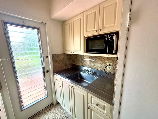 Foto del edificio - 140 SW 30th Ct