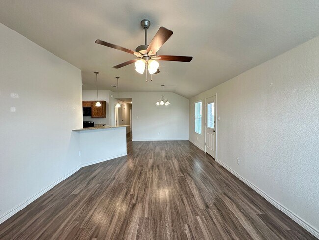 Building Photo - 906 Childress Dr