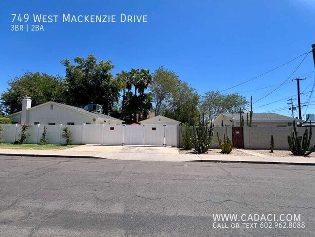 Foto del edificio - 749 W MacKenzie Dr