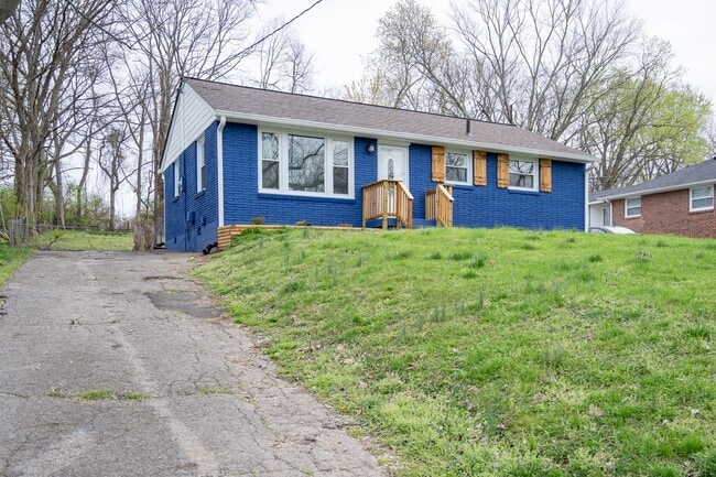 Photo - 3914 Creekside Dr House
