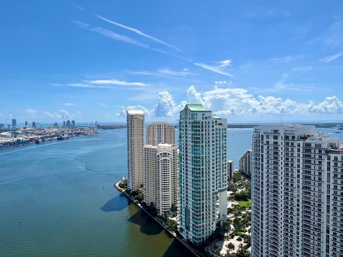 Primary Photo - 300 Biscayne Blvd Way