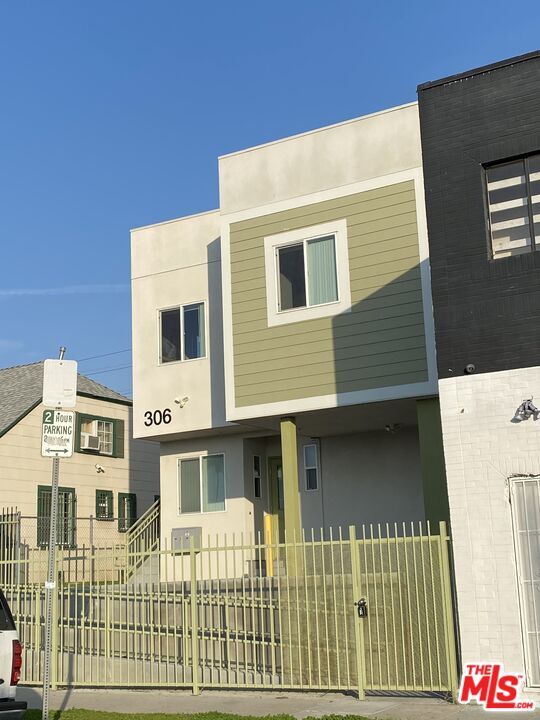 Building Photo - 306 N Hobart Blvd
