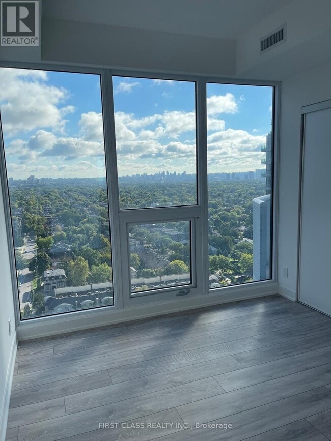 Photo du bâtiment - 15 Holmes Ave