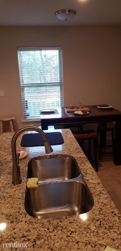 Foto del edificio - 3 br, 2 bath House - 220 HANSFORD ST
