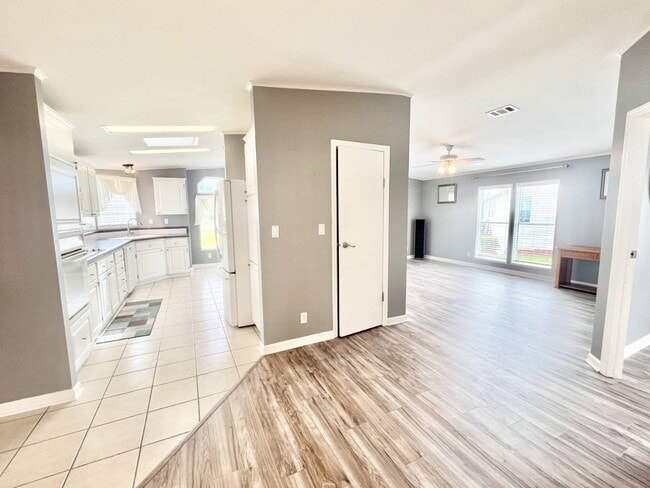 Building Photo - 5498 Crane Feather Dr
