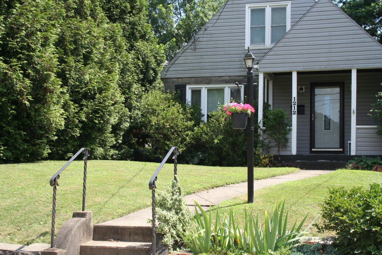 exterior front - 1212 Love St