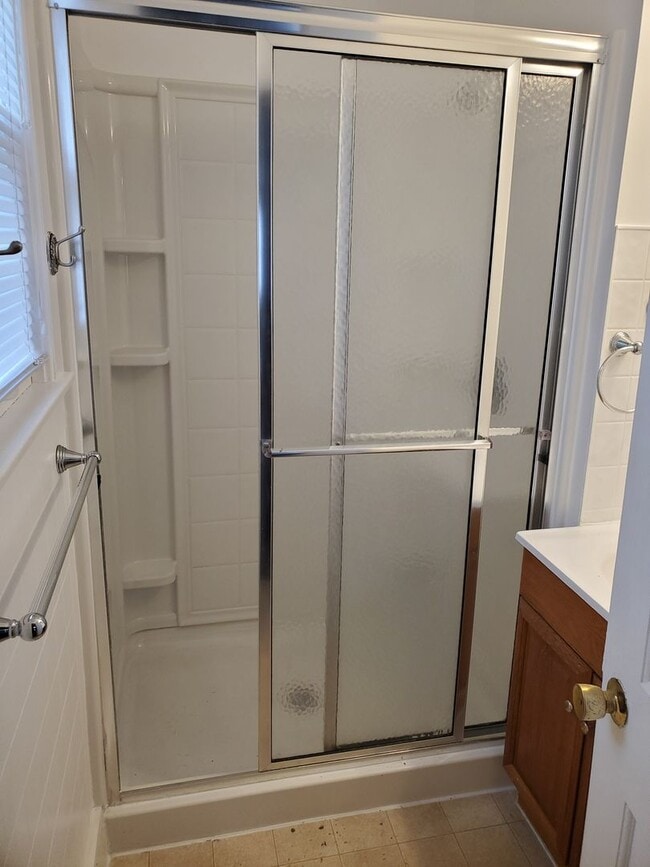 Building Photo - Very nice and recently remodeled 2BR rancher with 1 car garage