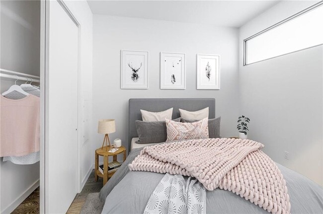 Building Photo - 800 Embassy Dr