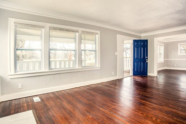 Building Photo - SEE IT NOW: Charming Updated Home in a Qui...