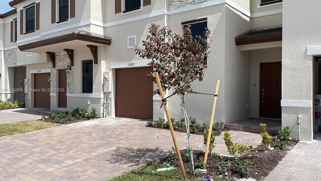 Building Photo - 10007 SW 231st Ln