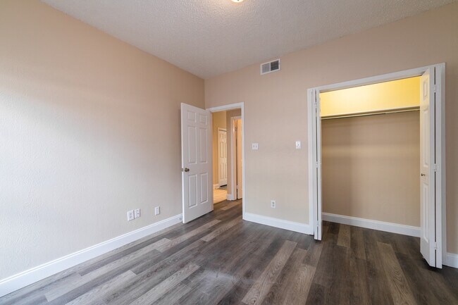 Building Photo - 9601 Forest Ln