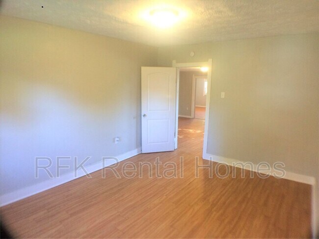 Building Photo - 402 Keystone Ave