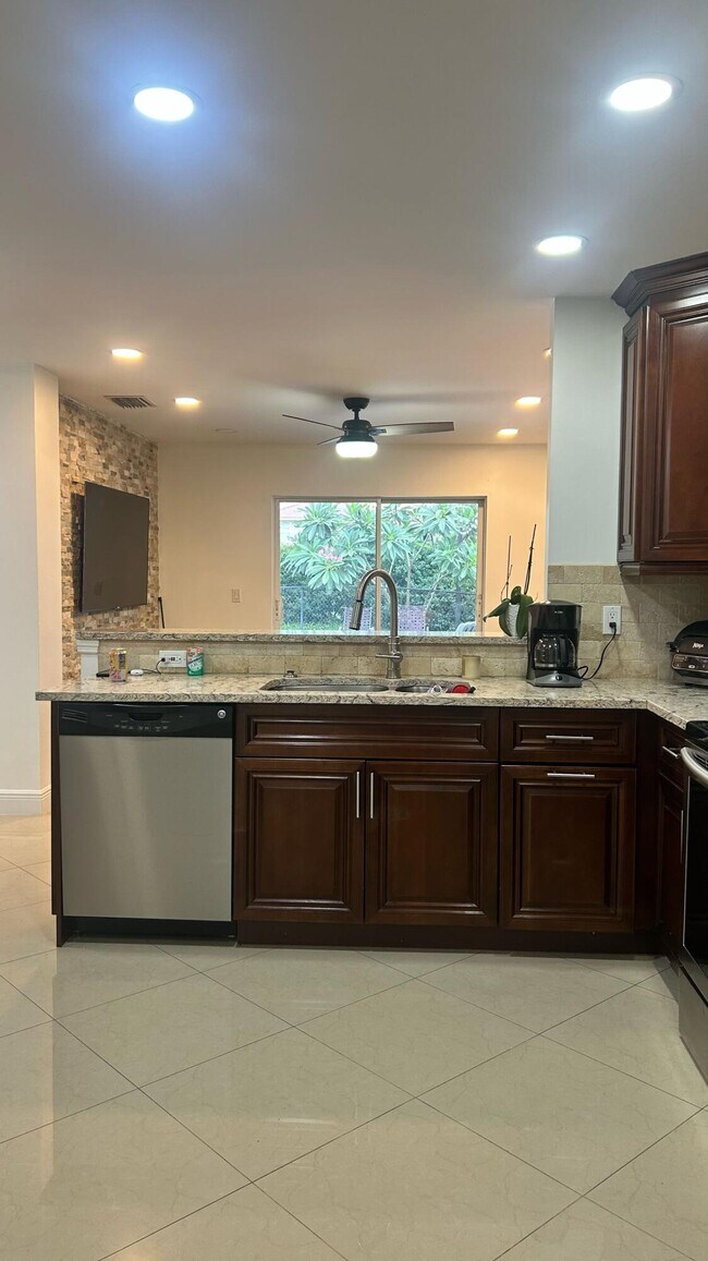 Foto del edificio - 5301 Canoe Bend Dr