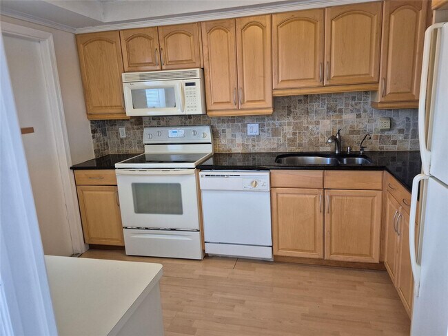 Foto del edificio - 3151 S Palm Aire Dr