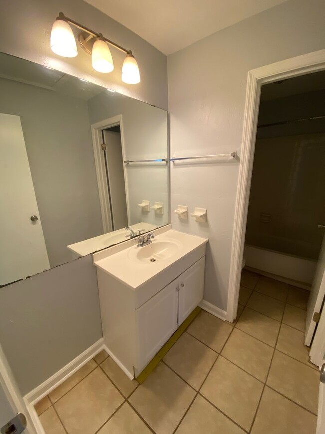 Foto del edificio - 2/1 Duplex in NW Tallahassee