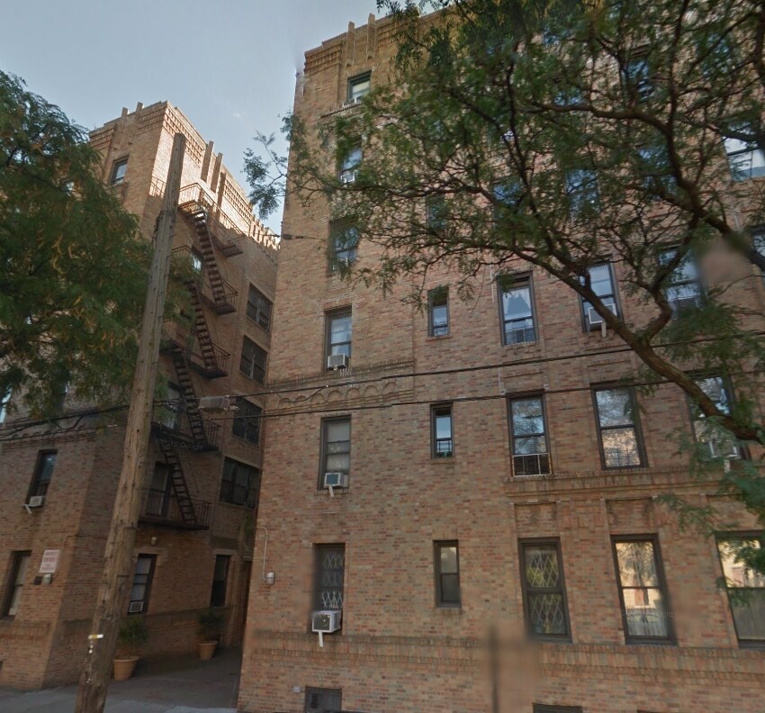 Primary Photo - 2330 Newtown Ave